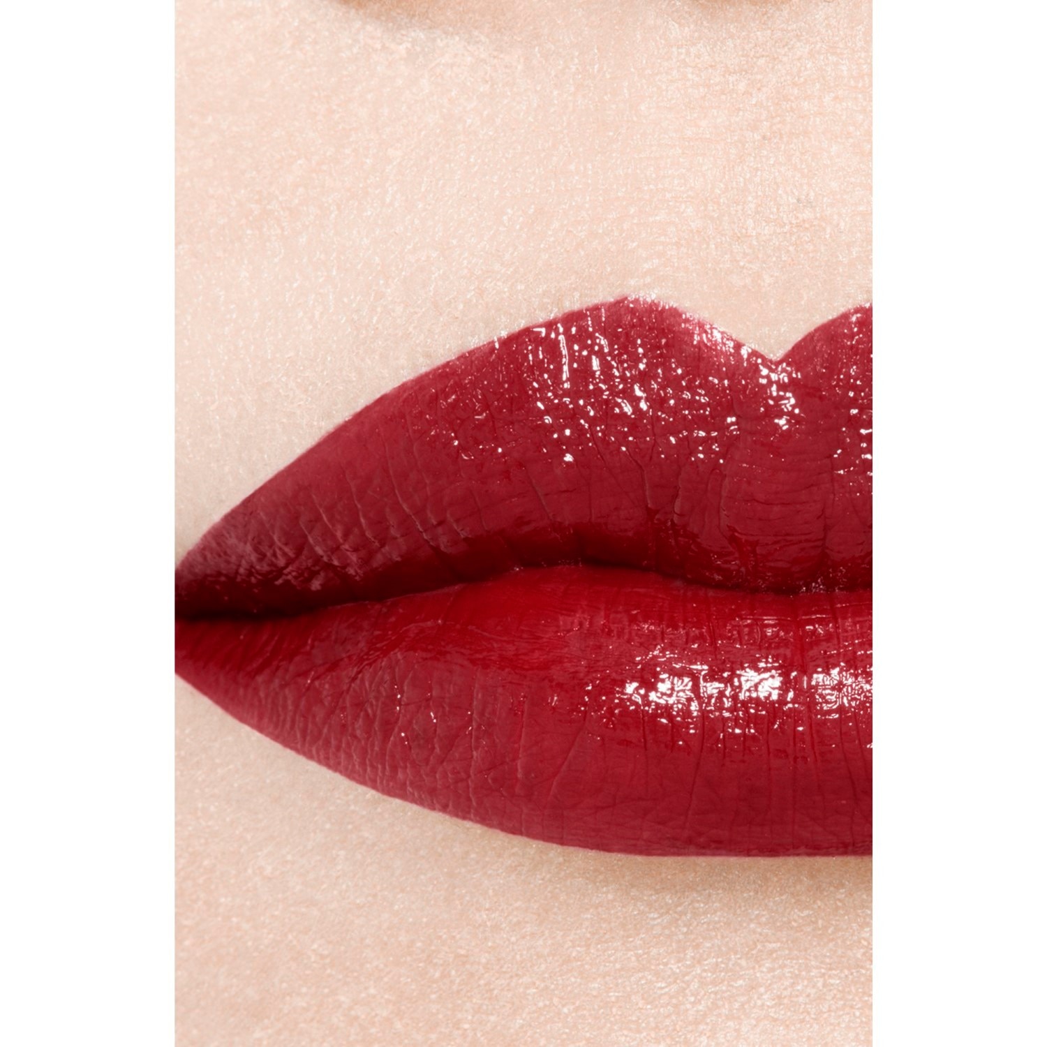 LA BARRA DE LABIOS LÍQUIDA BRILLANTE DE LARGA DURACIÓN